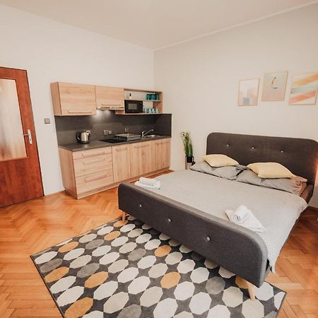 Elegant Studio, 400M From The Square Apartment Plzen Bagian luar foto