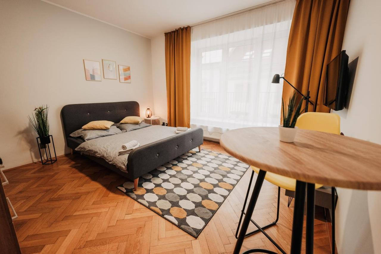 Elegant Studio, 400M From The Square Apartment Plzen Bagian luar foto