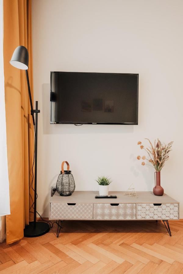 Elegant Studio, 400M From The Square Apartment Plzen Bagian luar foto