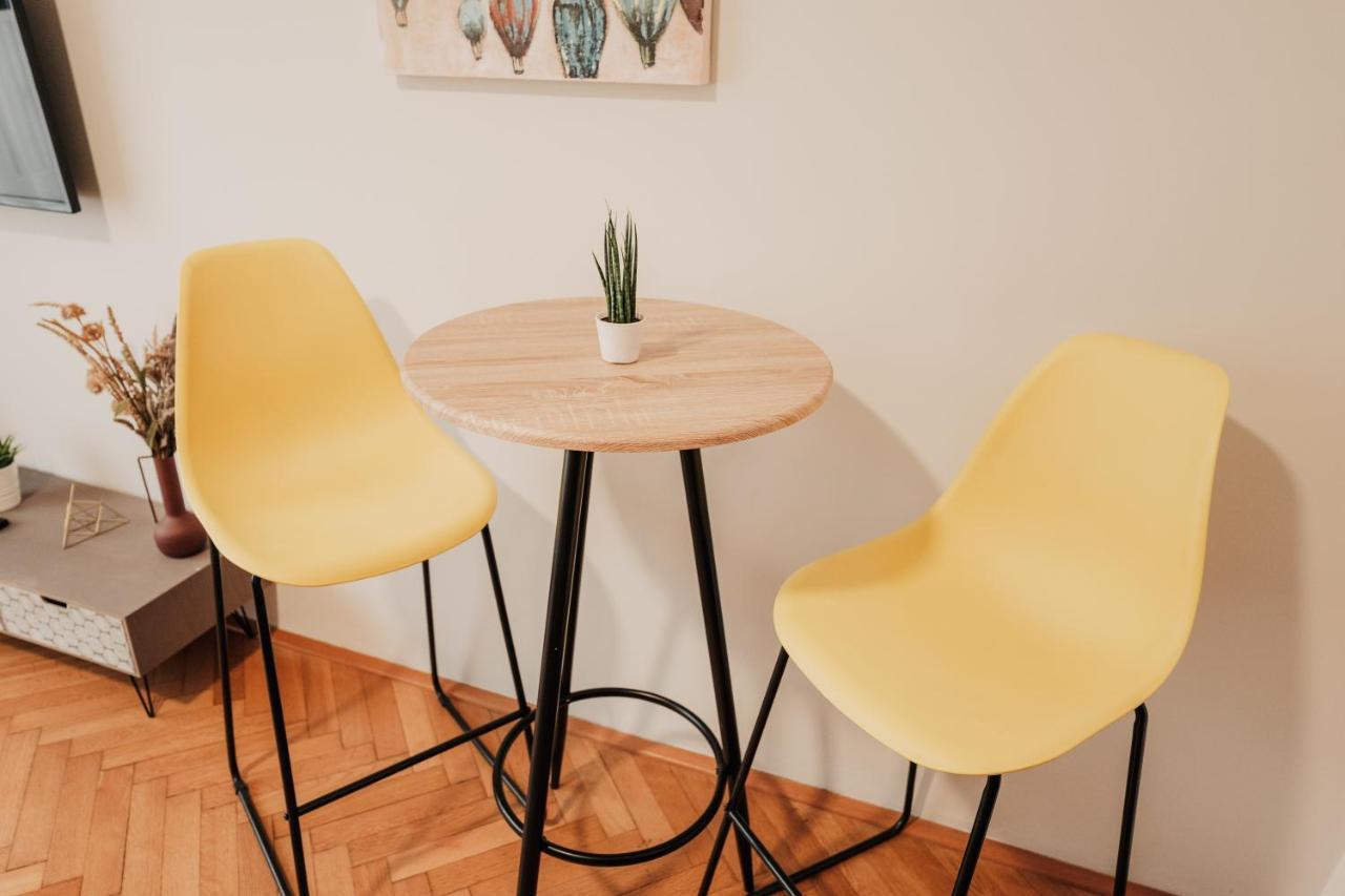 Elegant Studio, 400M From The Square Apartment Plzen Bagian luar foto