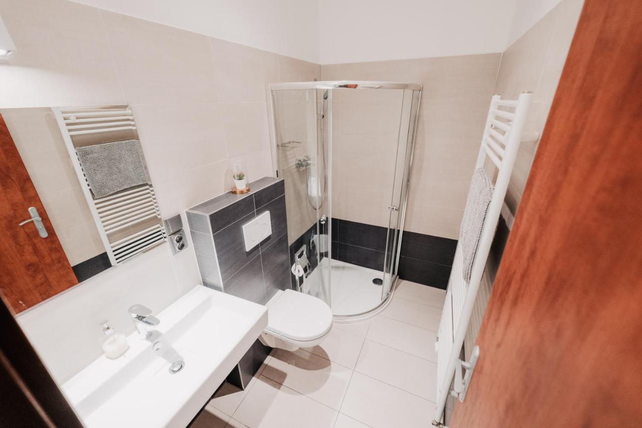Elegant Studio, 400M From The Square Apartment Plzen Bagian luar foto