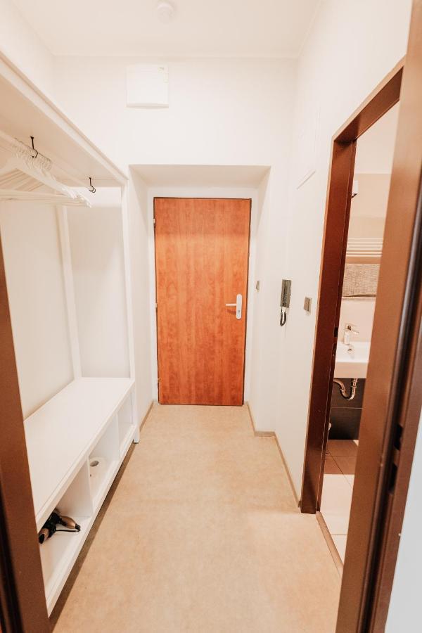 Elegant Studio, 400M From The Square Apartment Plzen Bagian luar foto